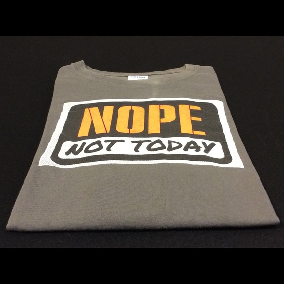 *GENTLY WORN* $20 - NNT T-Shirt : LRG - Picture 1 of 1